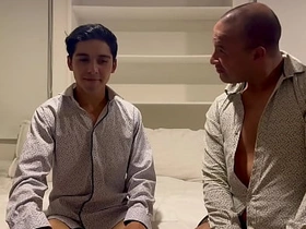 这小年轻从没尝过残疾大哥的巨屌 japan gay porn cut up