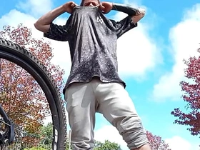 骑单车让我鸡儿梆硬 vietnam daddy gay porn