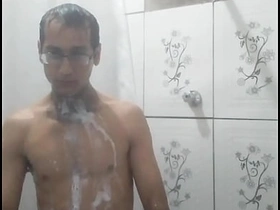 网上泄露了我给小区骚货发裸照 今晚就去干死这个贱货 asian gay porn office