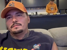 老子招待客人最到位，请喝酒喝水，含鸡巴，还用换挡杆捅他们屁眼 korean group careless porn