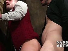 神父的淫穴新世界，展开了 chinese gay amature porn