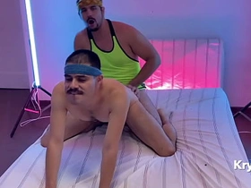 无套狂干。第一部 muscle bottom asian gay porn