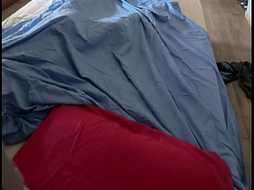 他在被窝里快速激烈地打飞机射精 - 真实高潮 asian abs gay porn