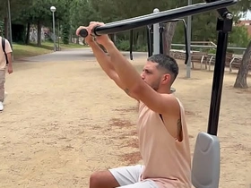 公园逮到的小骚零被我无套狂操，内射灌满精液 gay chinese outdoors porn