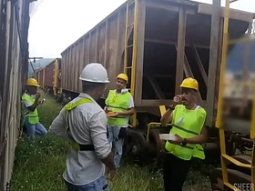 工友午休时玩大了 轮操被动同事还射了好多精液当甜点 muscle japanese gay porn