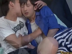 亚洲嫩妹撸鸡巴 japan delighted porn hiroto