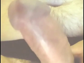 把鸡巴掏出来睡觉前射一发 japanese homemade gay porn