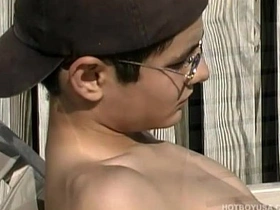 拉丁骚年米基·迪亚兹撸大屌 china massage gay porn