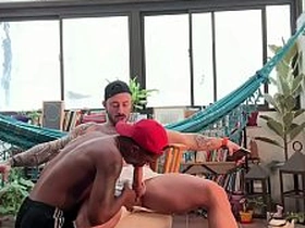 大屌老外猛干黑鬼巨根 taiwan careless muscle porn