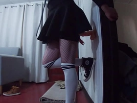 穿迷你裙的Chico从肛门拳交入门，塞进他的新巨型假阳具 gay chinese twinks porn