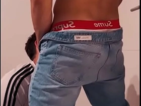 单身派对上的直男男友偷偷在派对角落操我 chinese breeding white gay porn