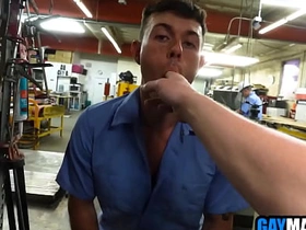 饥渴男人们在车间里3P狂操 singapore gay porn nerdy