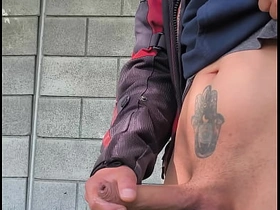 知道远处有人看我自慰，我鸡巴硬得不行 pijat gay indonesia porn