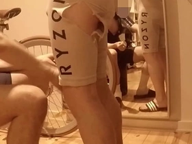 受伤自行车手继父与饥渴关怀儿子 - 第一部 免费 crazy japanese gay porn