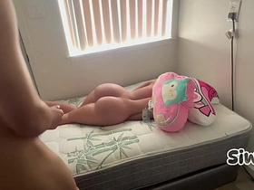 狠狠操翻继女的完美肉体 asian gay sex videos com