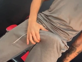 肌肉猛男狂撸挑衅你 hot south indian gay porn