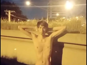 天桥上暴露 japanese train gay porn