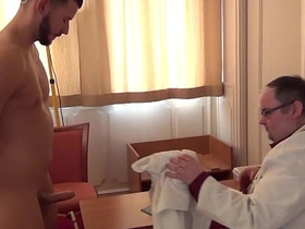 禁忌幻想视频：杰弗里神父2 gay porn asian teens