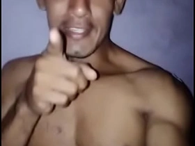 帅哥们都好吗 人家给你们亲亲哦 gay porn big chinese penis