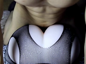 在她浑圆大屁股上射满精液，接着继续操她屁眼！ gay asian muscle hunk porn