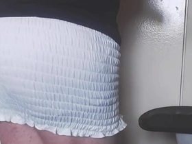 瘦弱伪娘Oso撒尿玩自己骚屁股 hot gay dirty talk porn