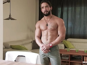 Zack Lemec裸体侍应生面试 - 面具自慰 taiwanese gay sheet porn