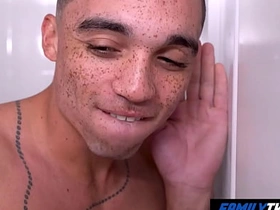 家庭嫩肉 - 看我朋友和他继父搞 gay chinese superchub porn