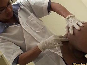 尿尿亚洲嫩鸡肛检后被医生无套内射 chinese sims gay porn