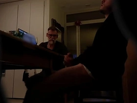 亲爷爷偷看干孙子打飞机 男同乱伦 japanese chubby gay porn