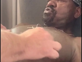 跨种族BDSM玩奶第二集 gay porn chinese body builder