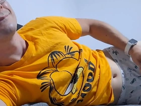 饥渴大学生在床上撸管等继父 korean unescorted gay porn