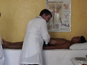 亚裔病患被三明治肛舔同时遭医生轮番中出 asian gay porn thisvid