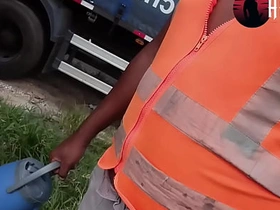 一边等卡车装货一边打飞机 asian white interracial gay porn