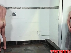 我无套插他 他在我嘴里射精 porn gay chinese hot