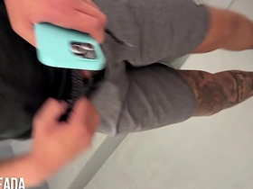 在健身房回来的路上在楼梯间给朋友口交 asian gay porn stars