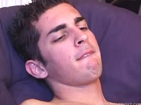 年轻的德文撸出精液然后吃掉 gay porn hot ass