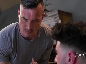 蒙眼男以为是他女友在口交...其实是基佬同事偷拍的全过程 gay porn japan.