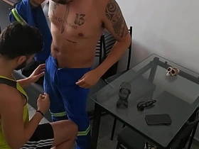 维修工来查网线却把鸡巴插进来 well-pleased daddy has crush upstairs chinese neighbor porn