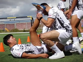 第一次无套群P和足球队友训练后乱搞 korean bl gay porn