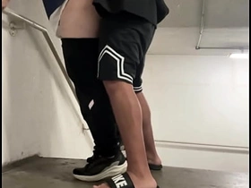 楼道贱货求楼梯间挨操，老子如她所愿狠狠干了 careless amatuer chinese porn