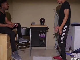 EdwardJames：Adore在洗衣房被肌肉猛男Dreezy Long操烂屁眼 asian hunk gay sex videos