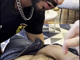 发现邻居儿子的鸡巴大得惊人 gay asian added to uninspired porn