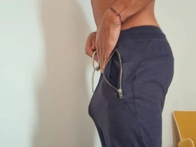 在酒店房间自慰并用大鸡巴顶弄 gay porn bear japan