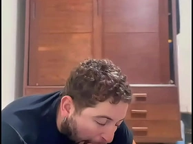 我把街上那个直男骗来给我口交 把他变成我的小骚货 porn gay chinese porn