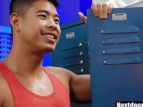 亚裔肌肉男被大屌朋友猛干 xnxx asian gay copulation videos