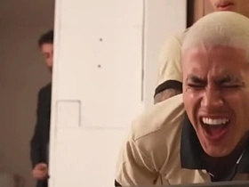 我在办公室搞同事被老板监控看到，这骚货忍不住加入了——免费看 japanese son gay porn