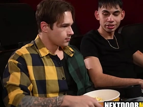 深柜男在电影院约炮基佬情人 asian gay jenny sex videos