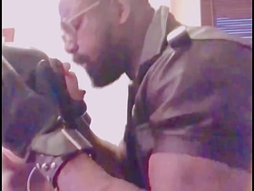 肌肉男BDSM跨种族玩乳头 舔肛打飞机 asian gay sex videos thisvid.com