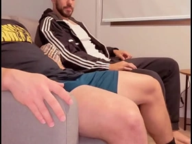 隔壁大屌邻居趁老婆上班跑来肏我 japanese men gay porn