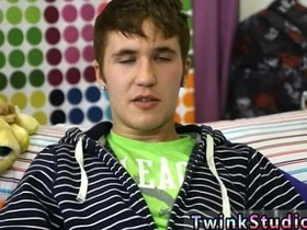 英俊亚洲男同志色情电影 凯恩·兰宁的XXX korean unconcerned shower porn